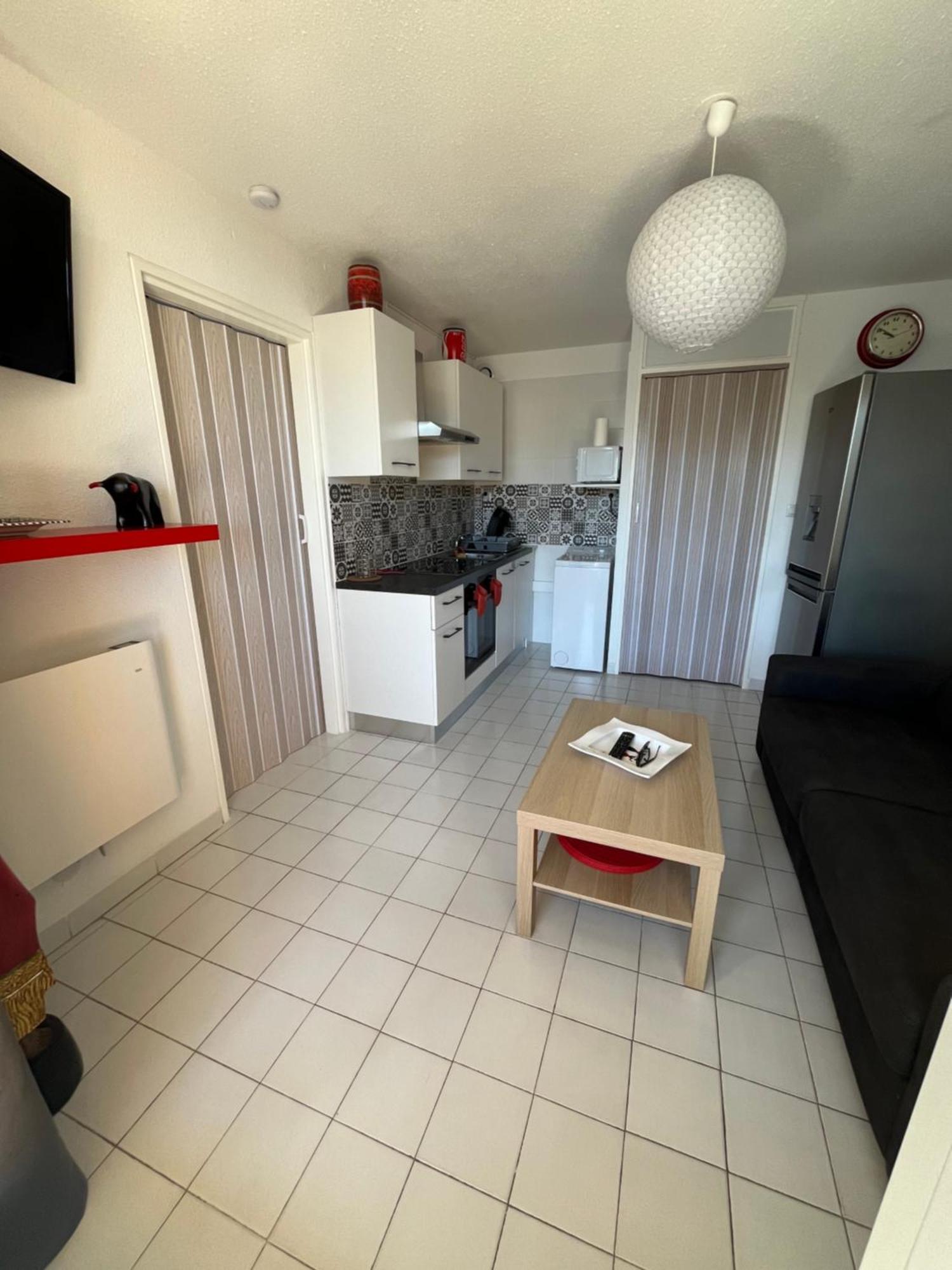 2 Pieces + Cabine, 6 Couchages Le Grau-du-Roi