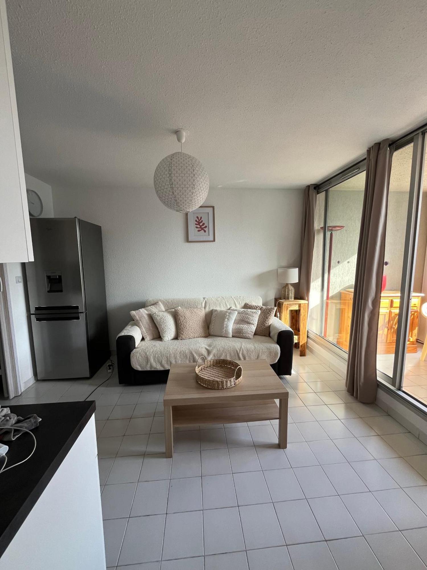 2 Pieces + Cabine, 6 Couchages *