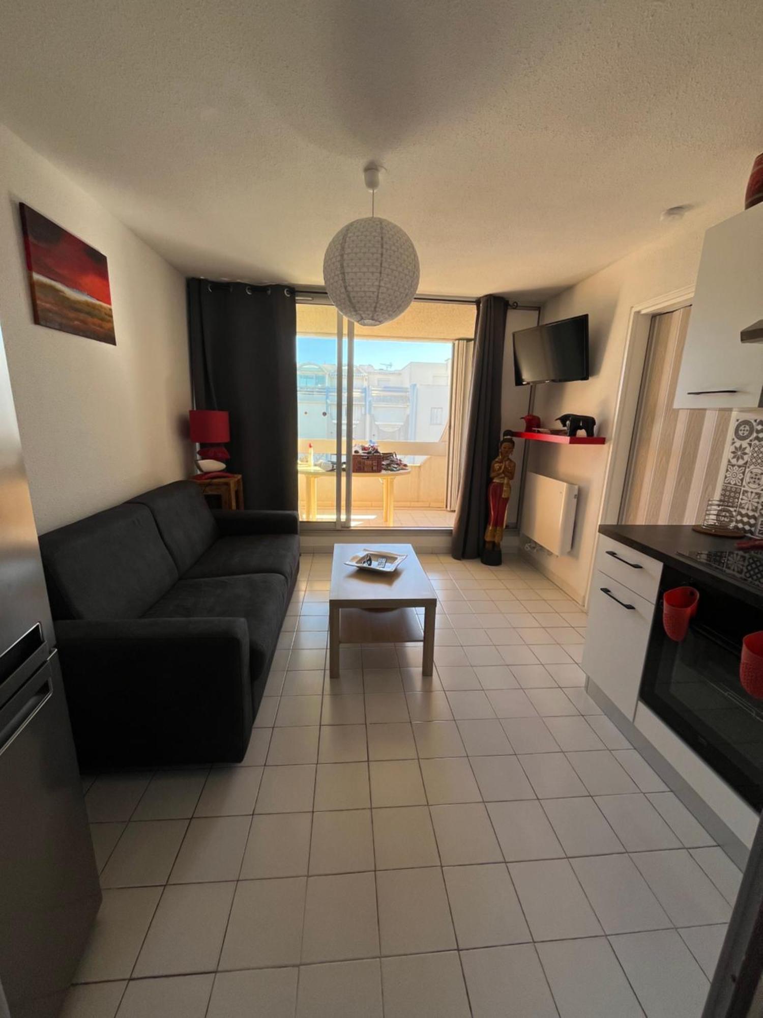 2 Pieces + Cabine, 6 Couchages *