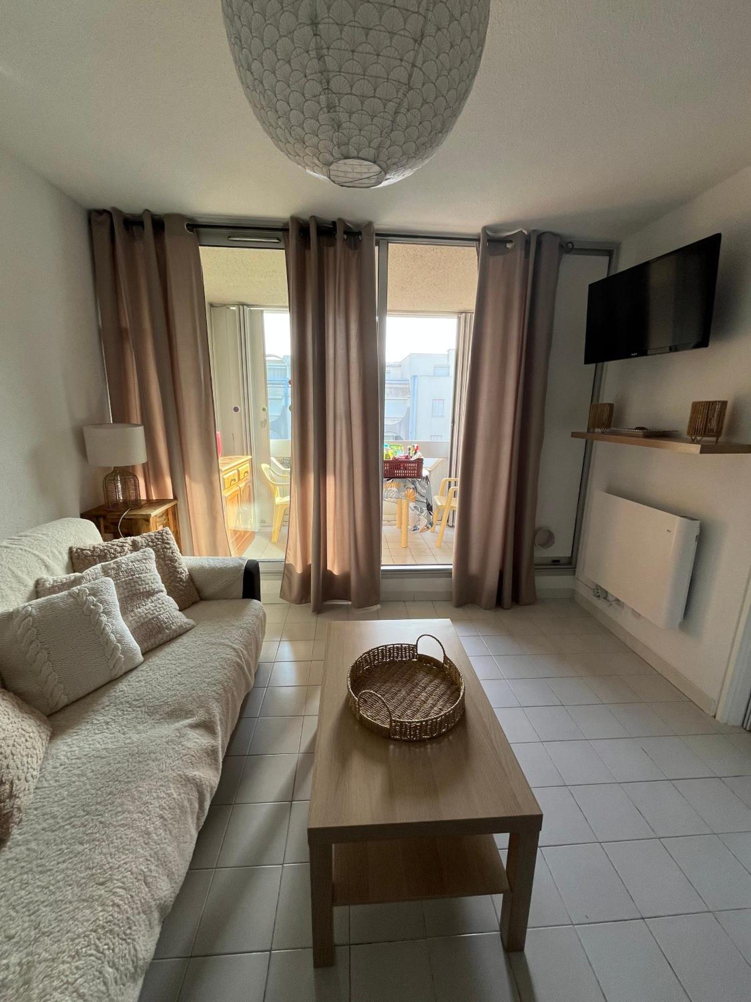 2 Pieces + Cabine, 6 Couchages Le Grau-du-Roi